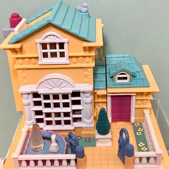 Vintage Polly Pocket 1994 Light Up Hotel with three dolls and some lights - Picture 3 of 8